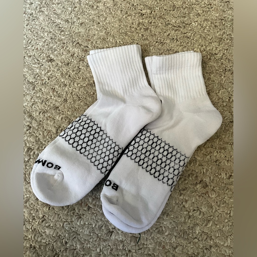Bombas NWOT White Quarter Sock L